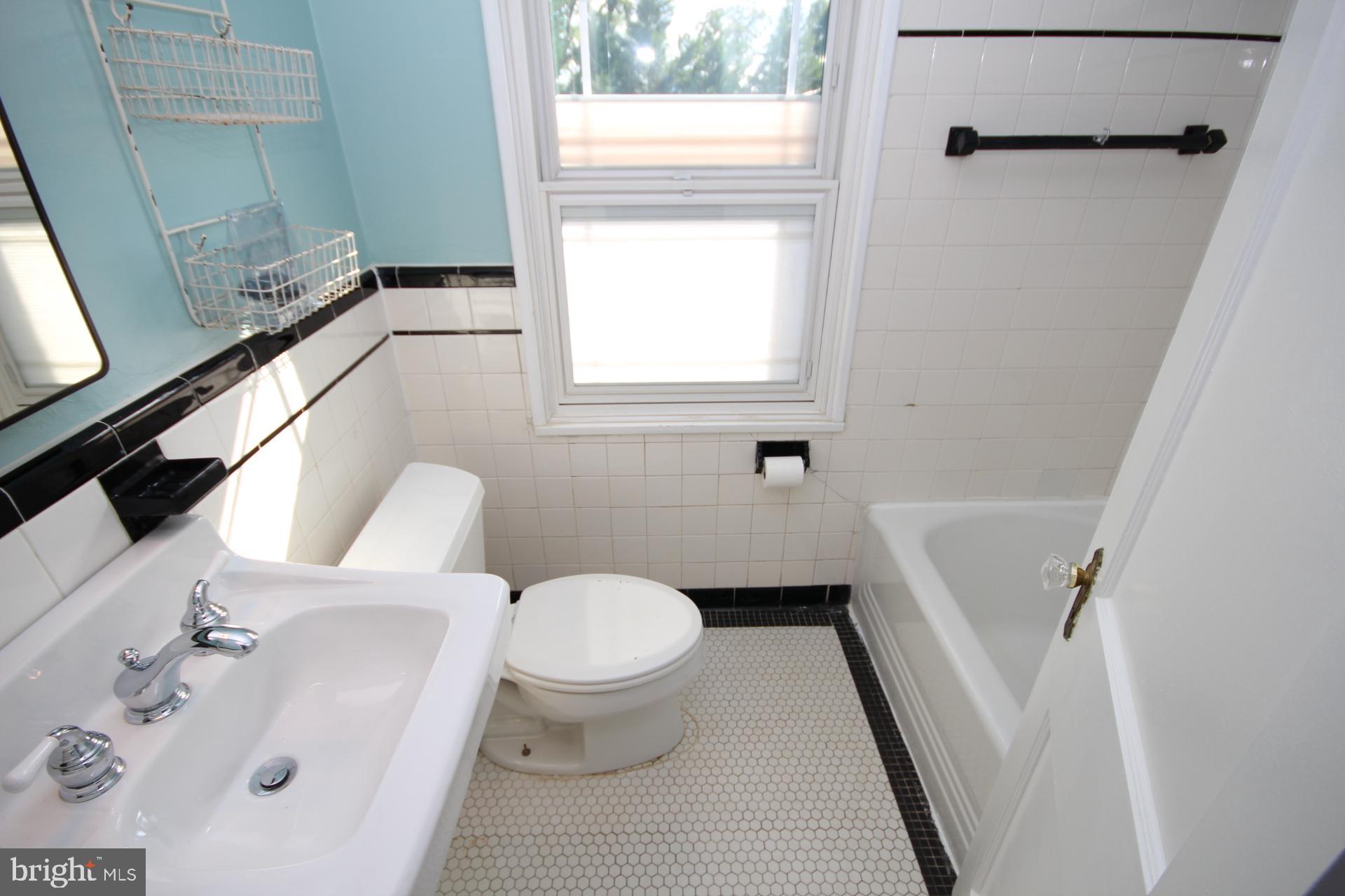 GLEBEWOOD VILLAGE - Residential Lease