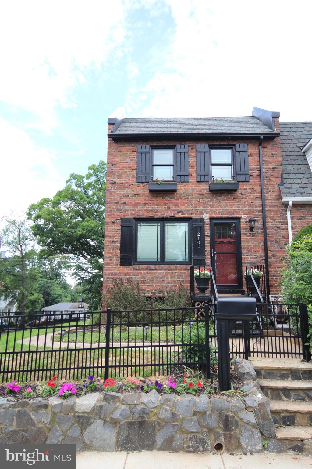 GLEBEWOOD VILLAGE - Residential Lease