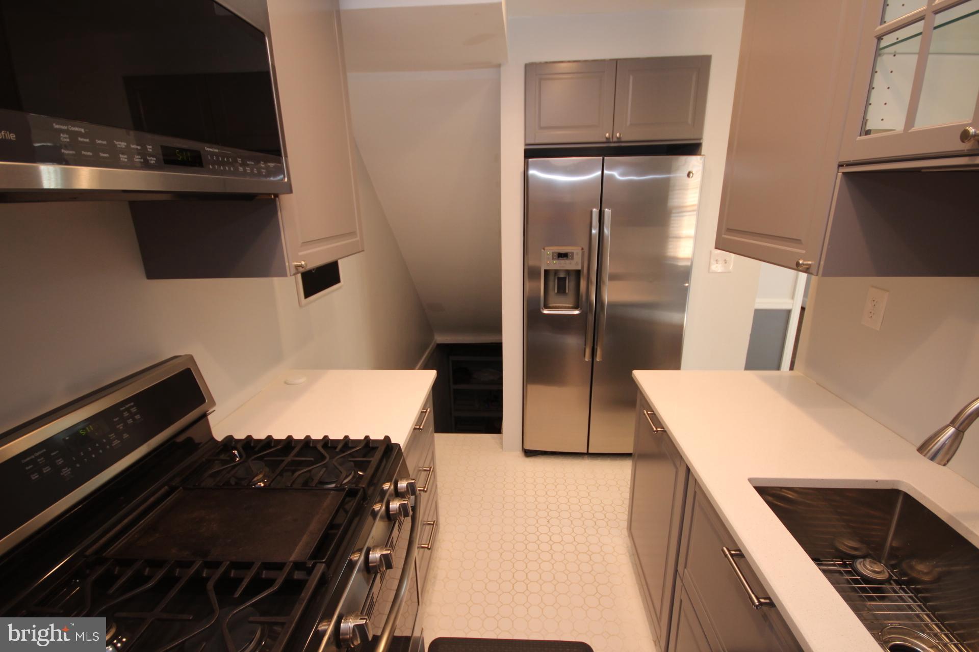 GLEBEWOOD VILLAGE - Residential Lease