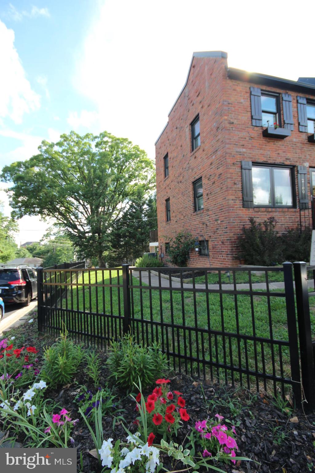 GLEBEWOOD VILLAGE - Residential Lease