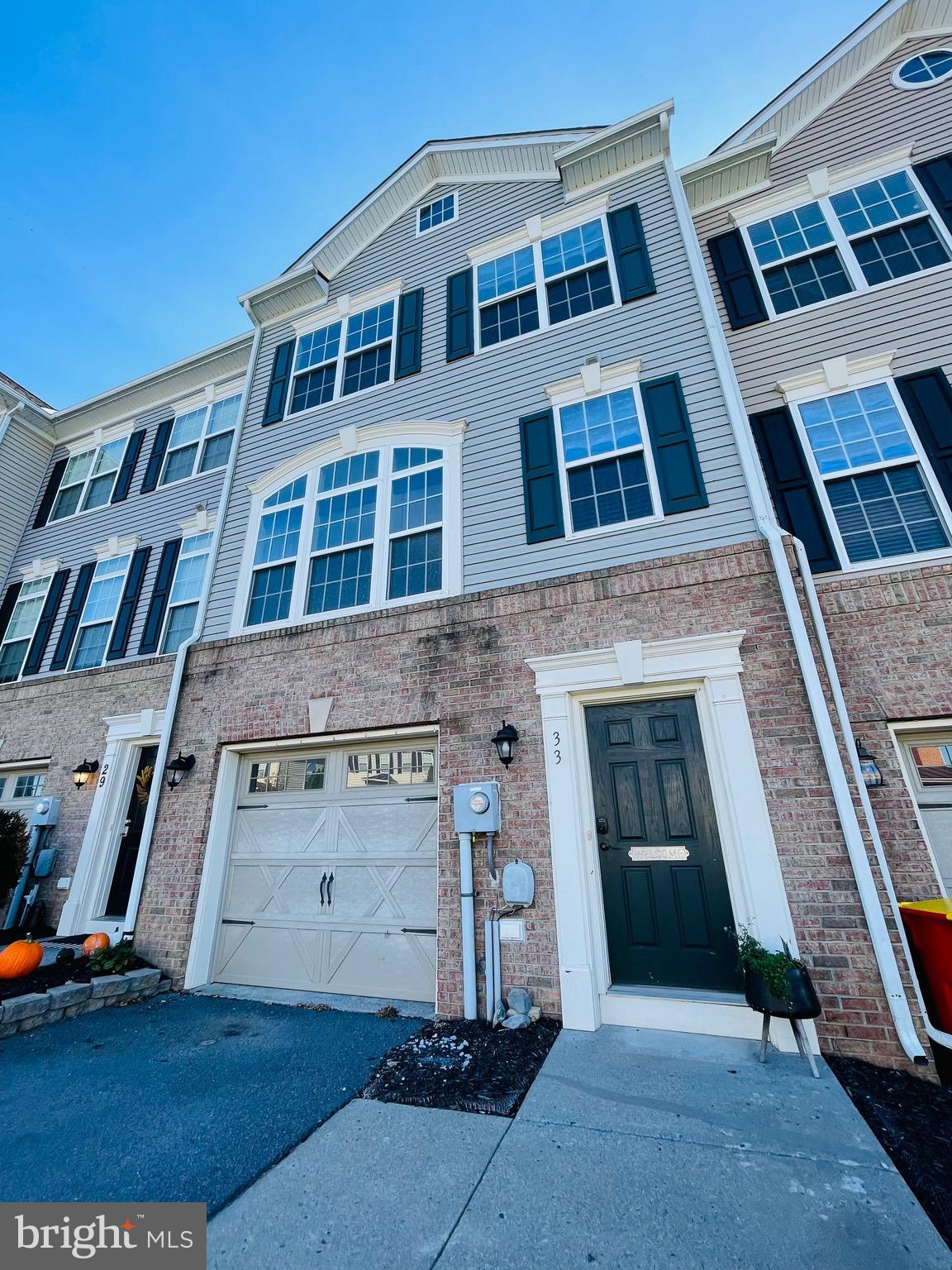 HUNTFIELD - Residential Lease