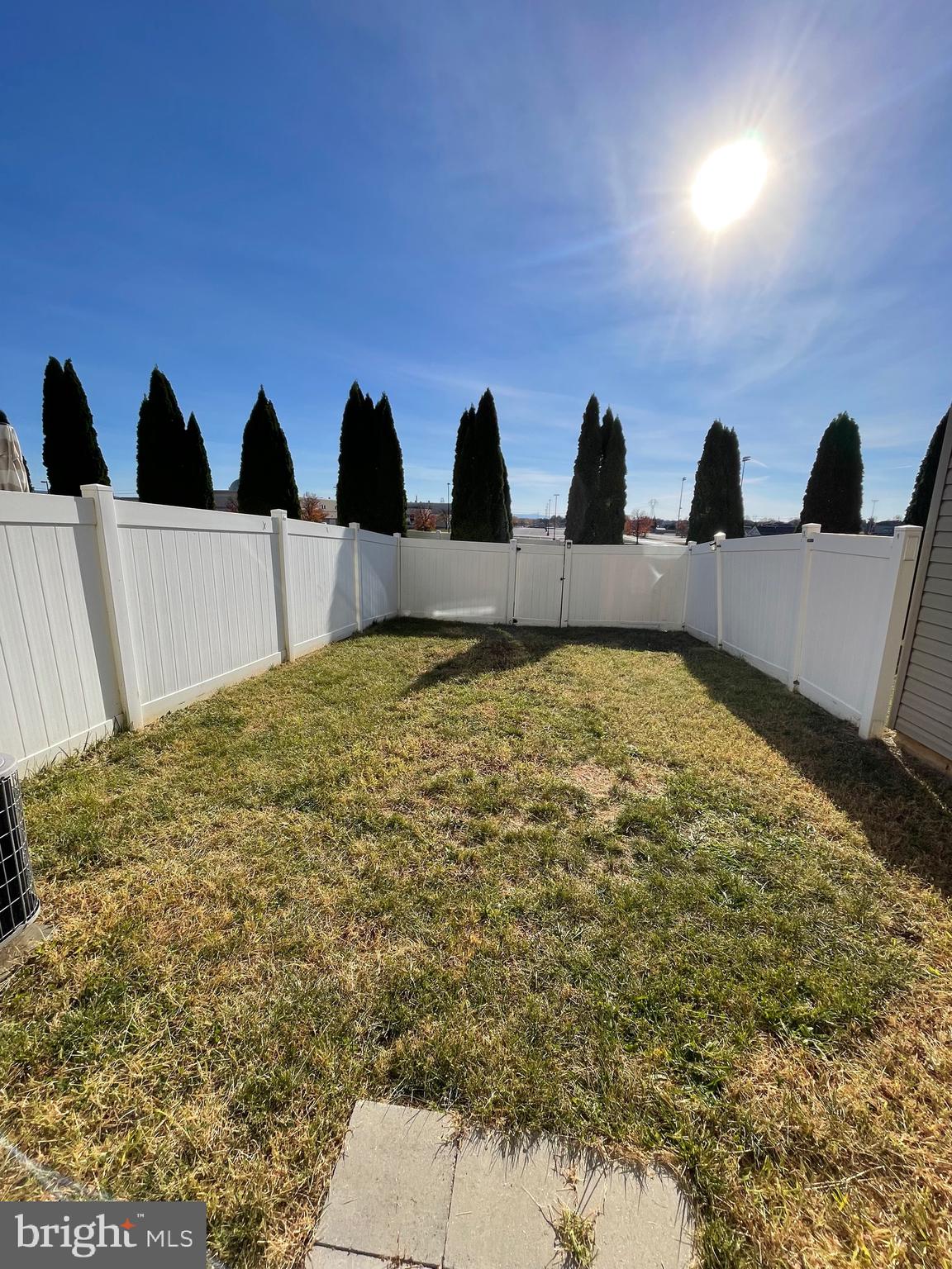 HUNTFIELD - Residential Lease