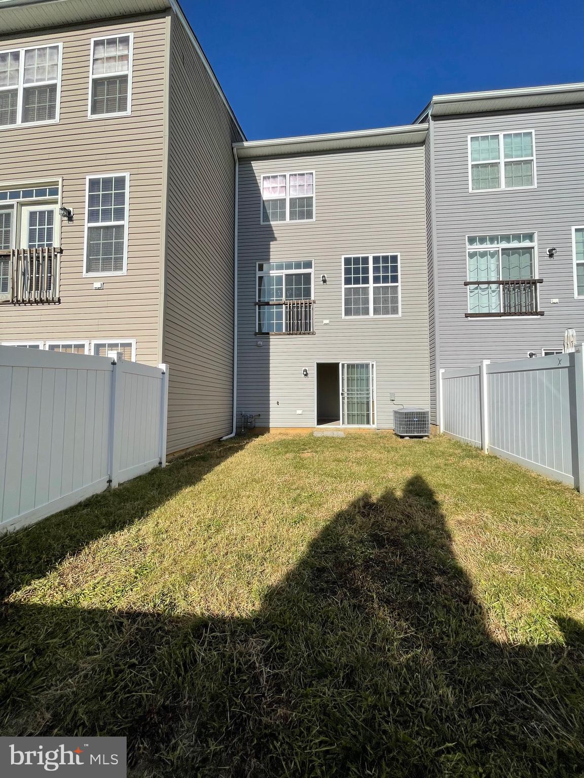 HUNTFIELD - Residential Lease