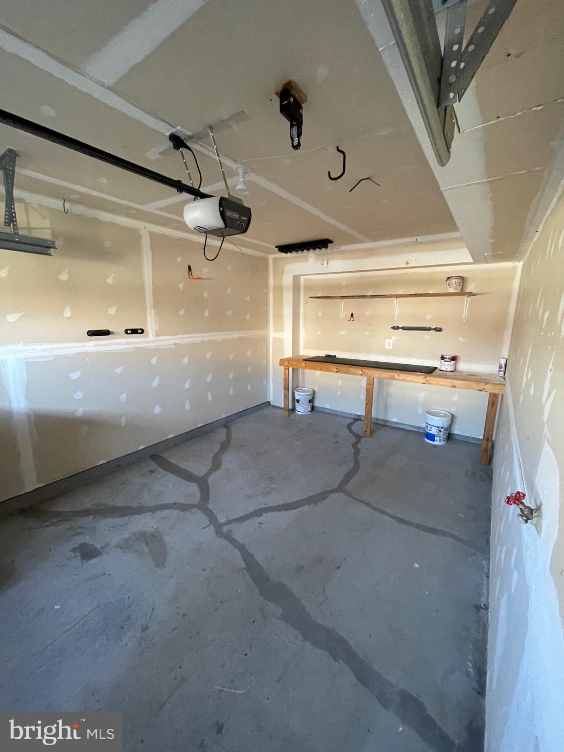 HUNTFIELD - Residential Lease