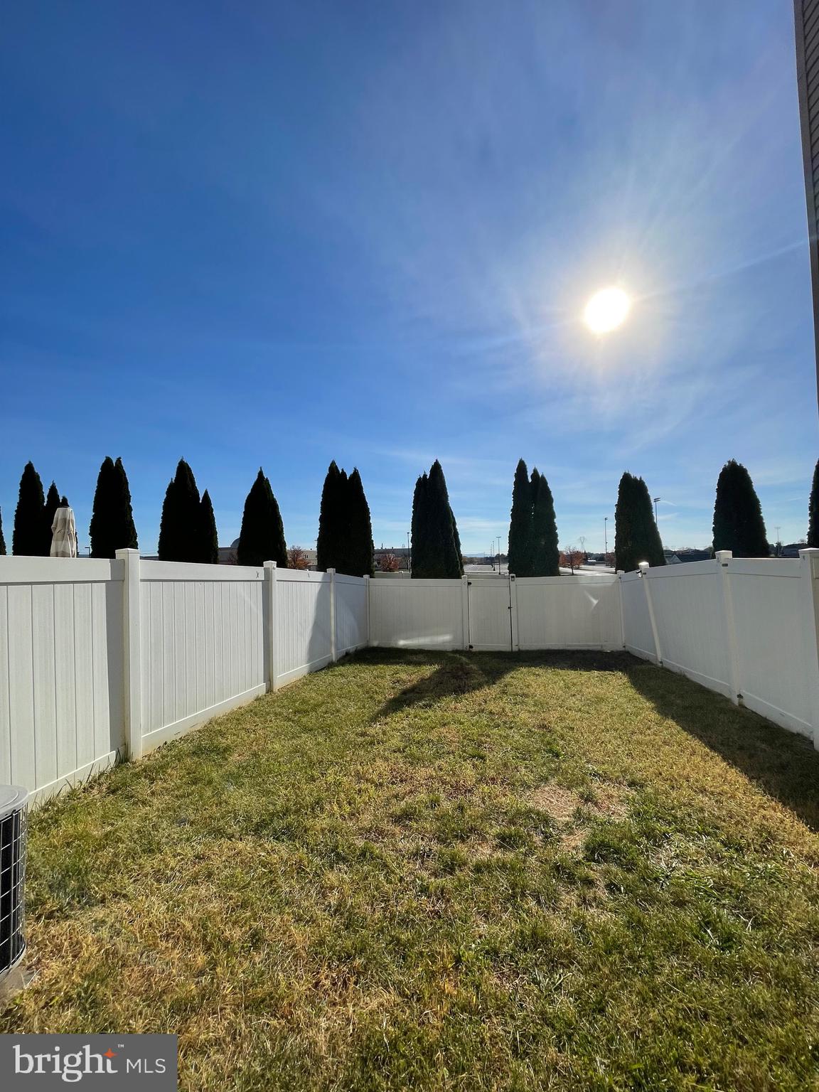 HUNTFIELD - Residential Lease