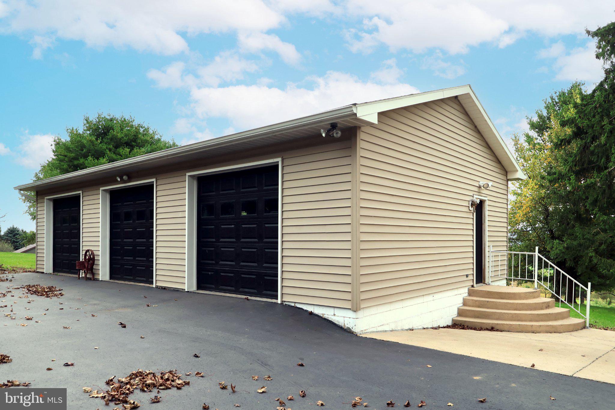 1679 RIDGE ROAD