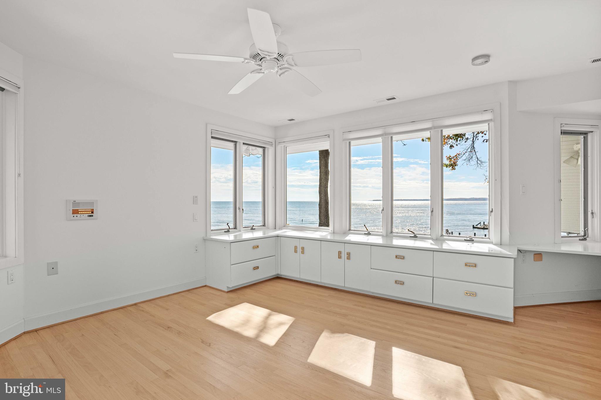 DEALE BEACH - Residential