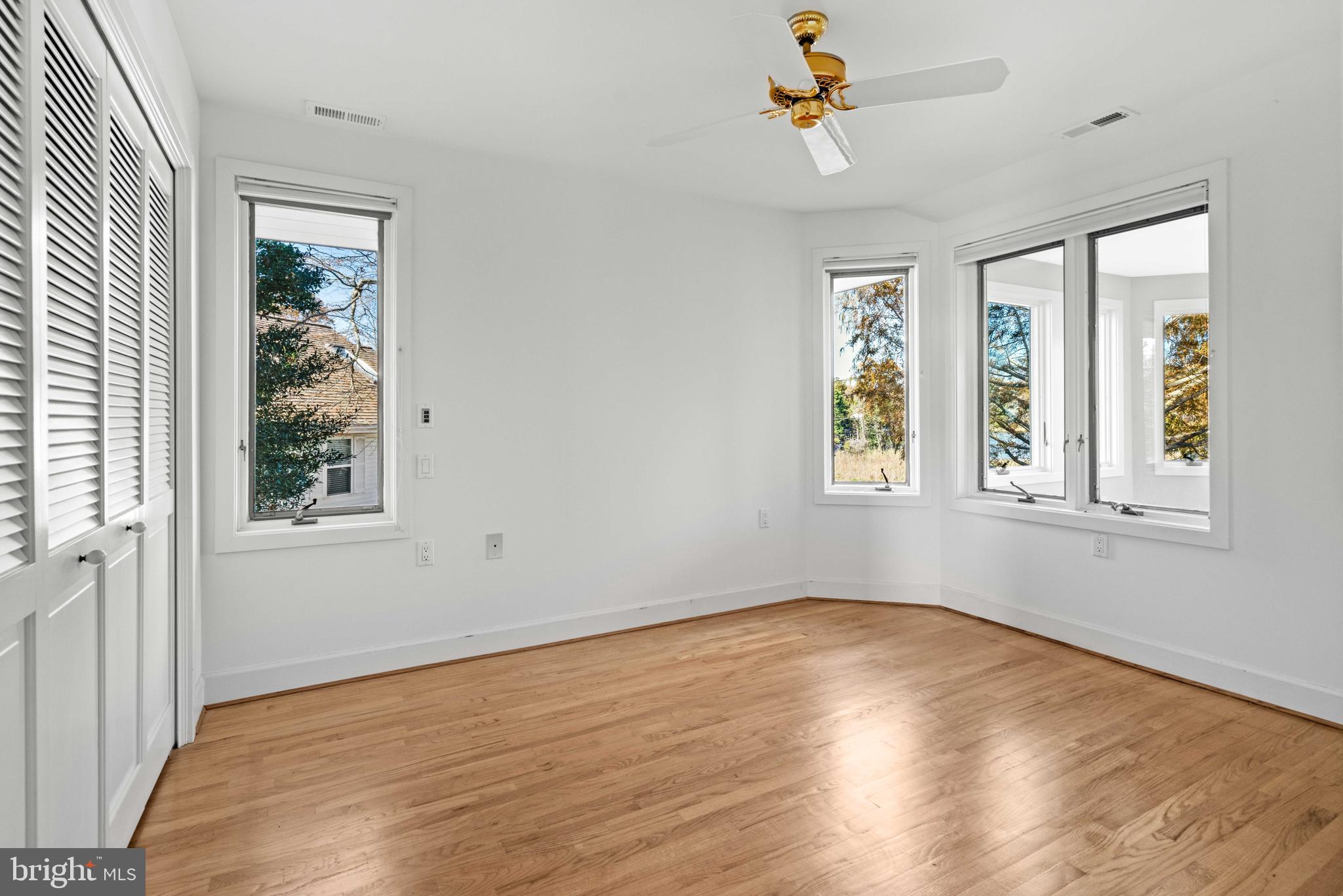 DEALE BEACH - Residential