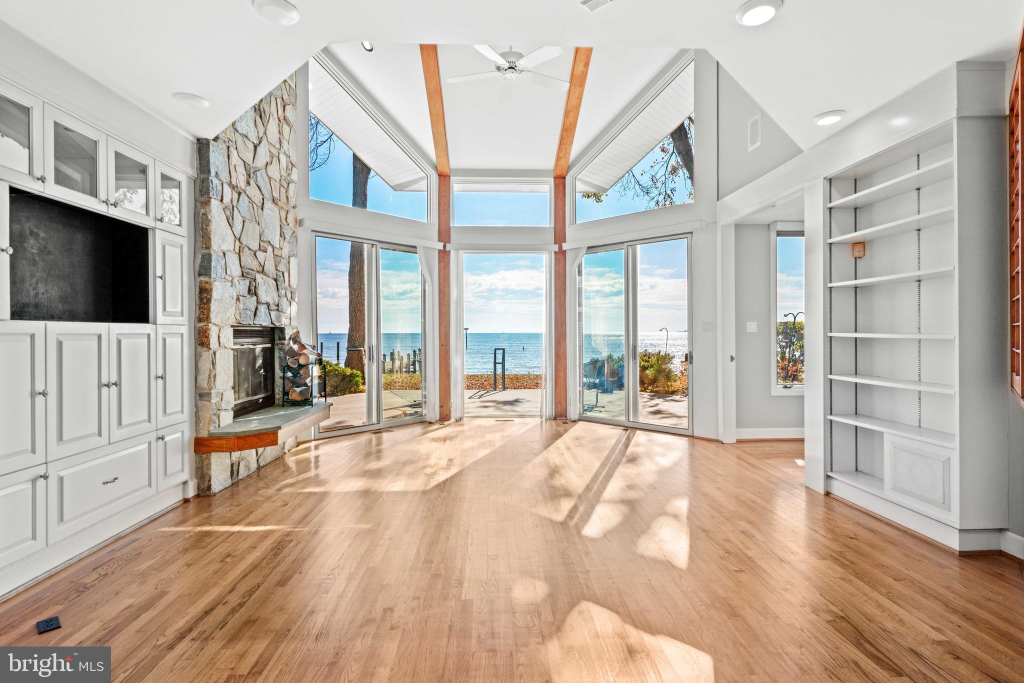 DEALE BEACH - Residential