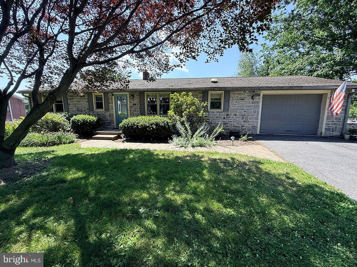223 W HIGH STREET
