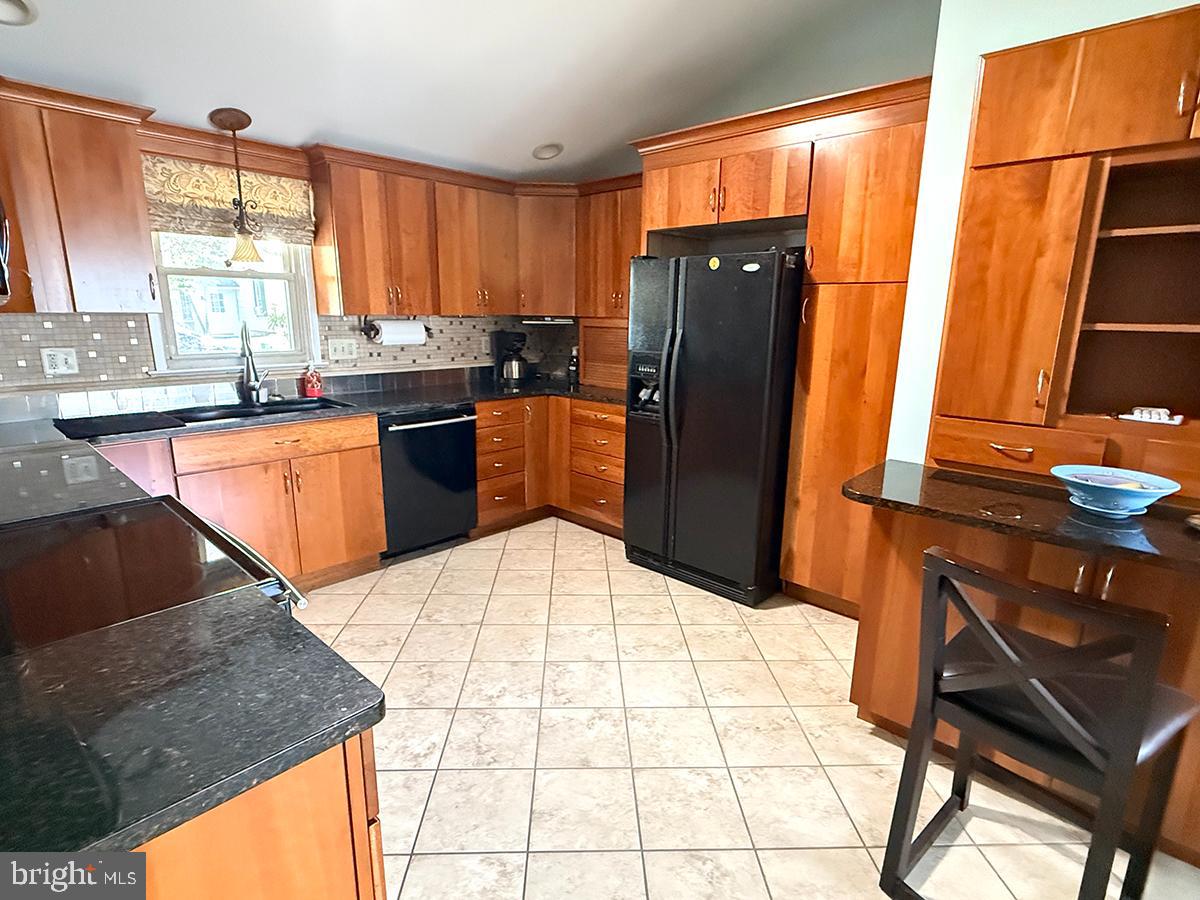 223 W HIGH STREET