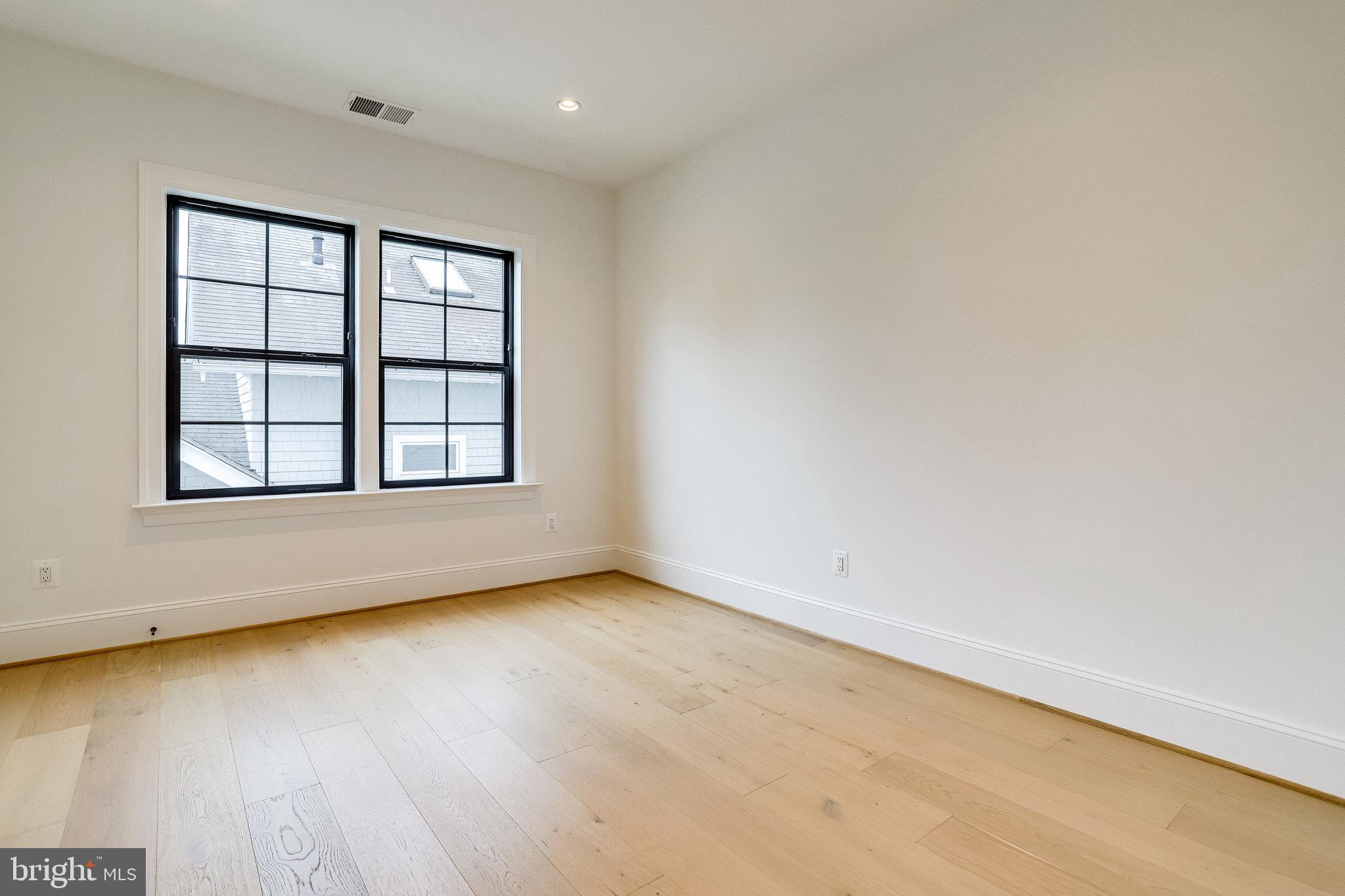 FALLS CHURCH PARK - Residential