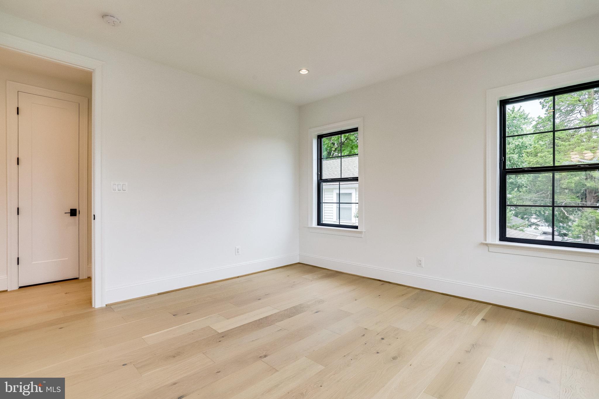 FALLS CHURCH PARK - Residential