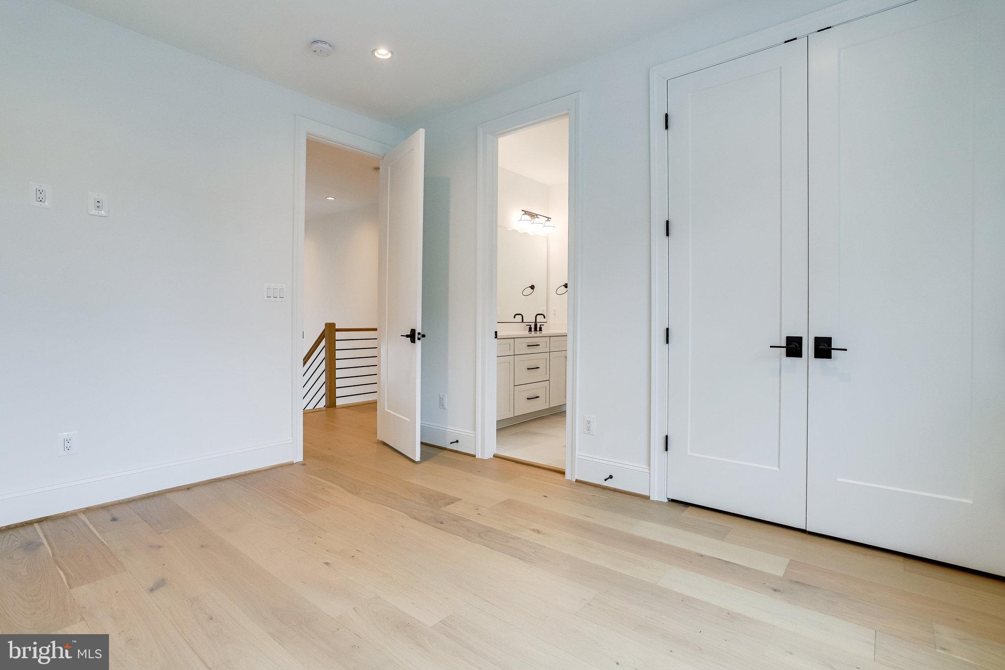 FALLS CHURCH PARK - Residential