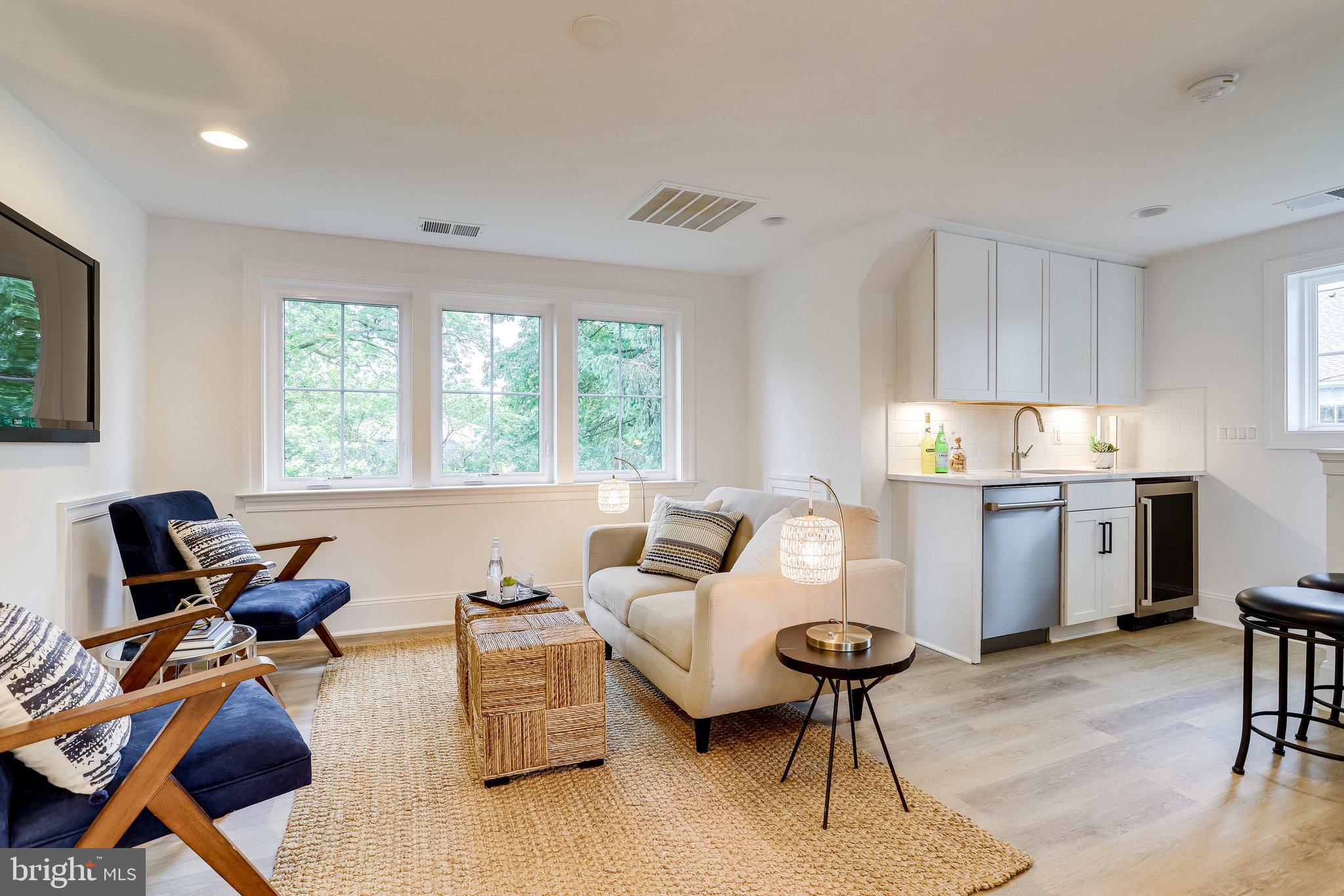 FALLS CHURCH PARK - Residential