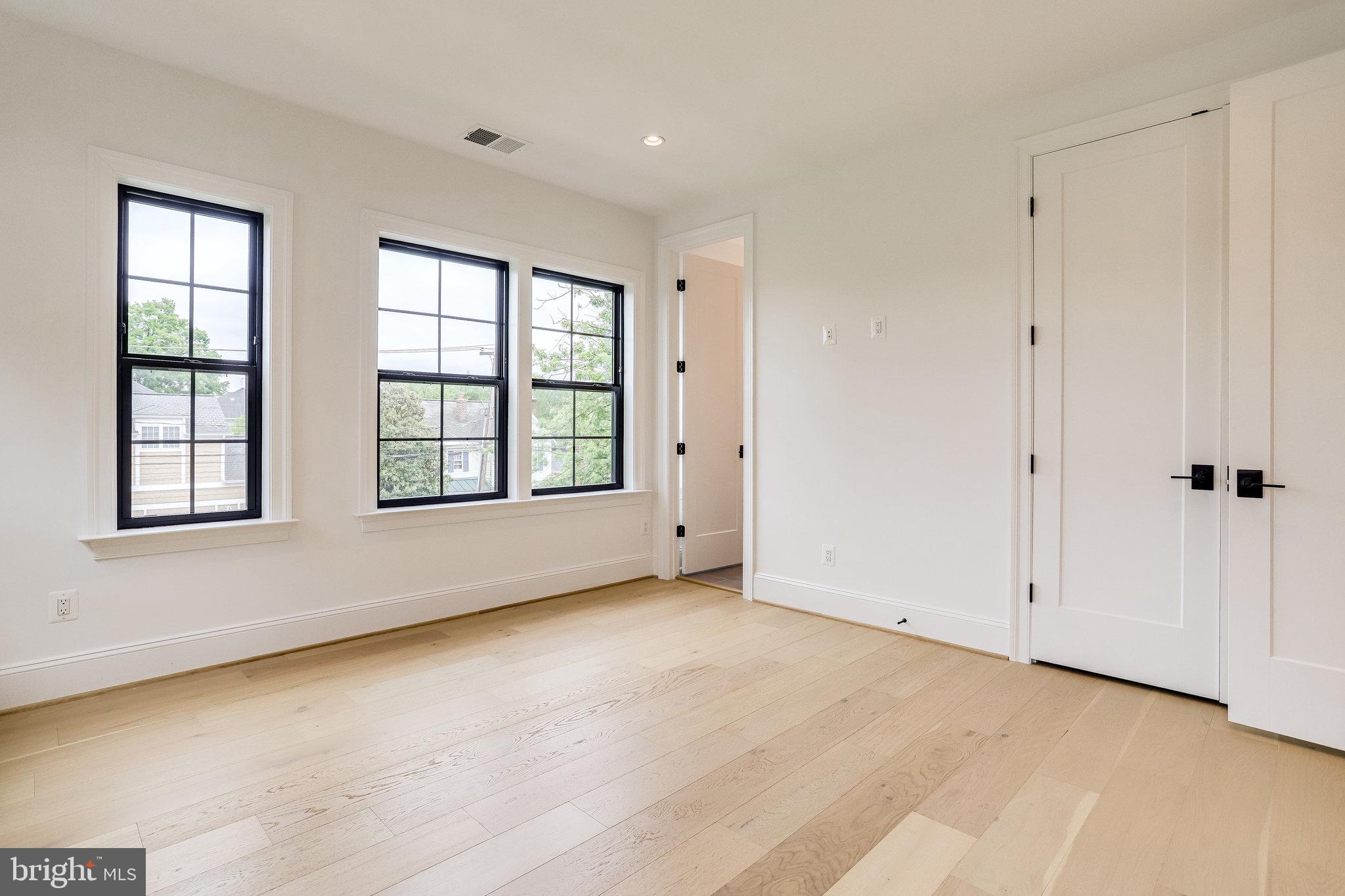 FALLS CHURCH PARK - Residential