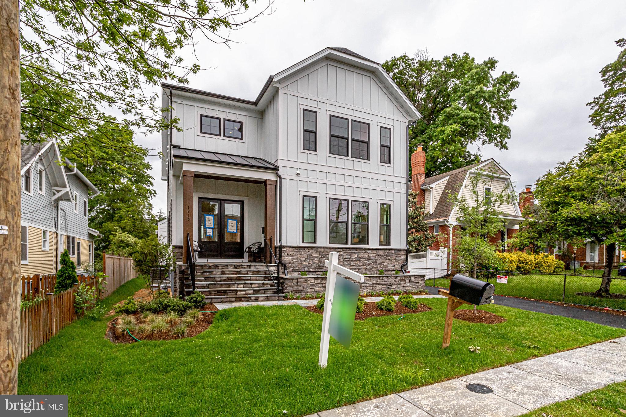 1933 N VAN BUREN STREET