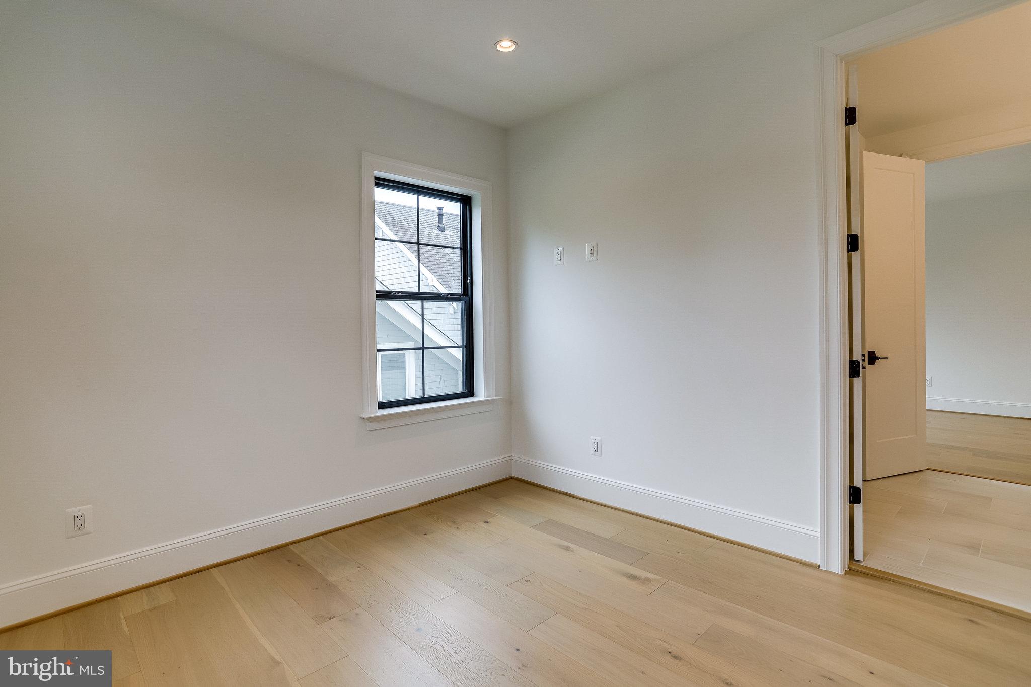 FALLS CHURCH PARK - Residential