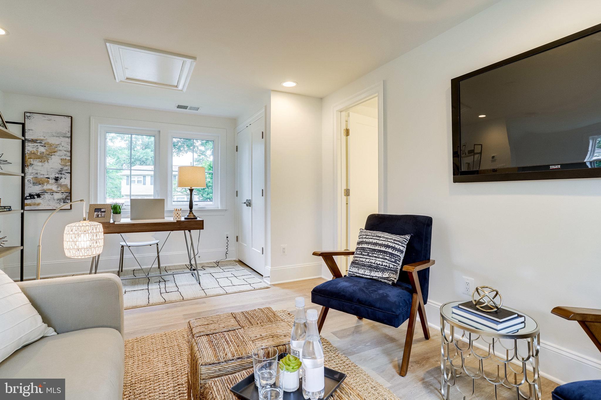 FALLS CHURCH PARK - Residential