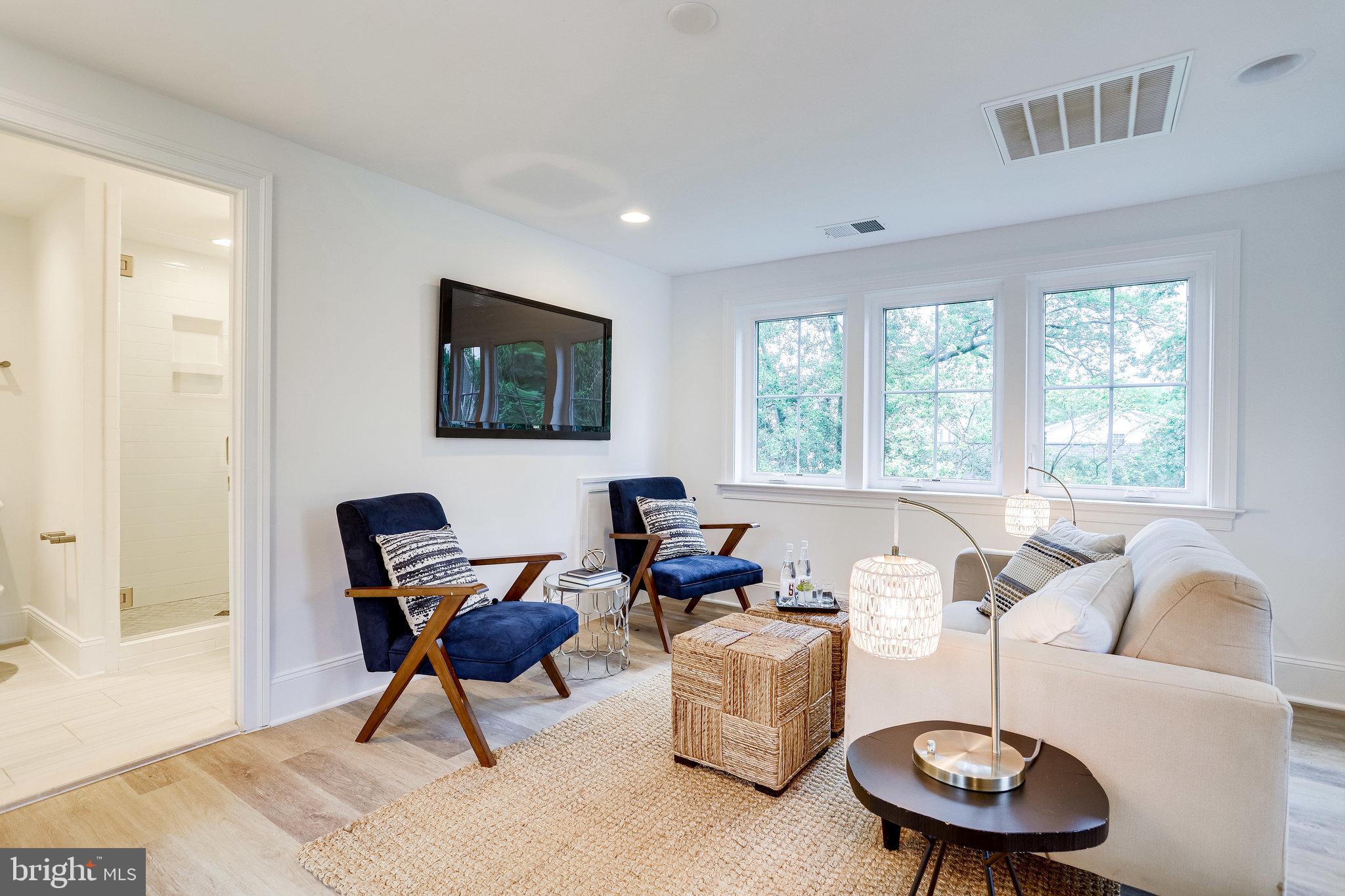 FALLS CHURCH PARK - Residential