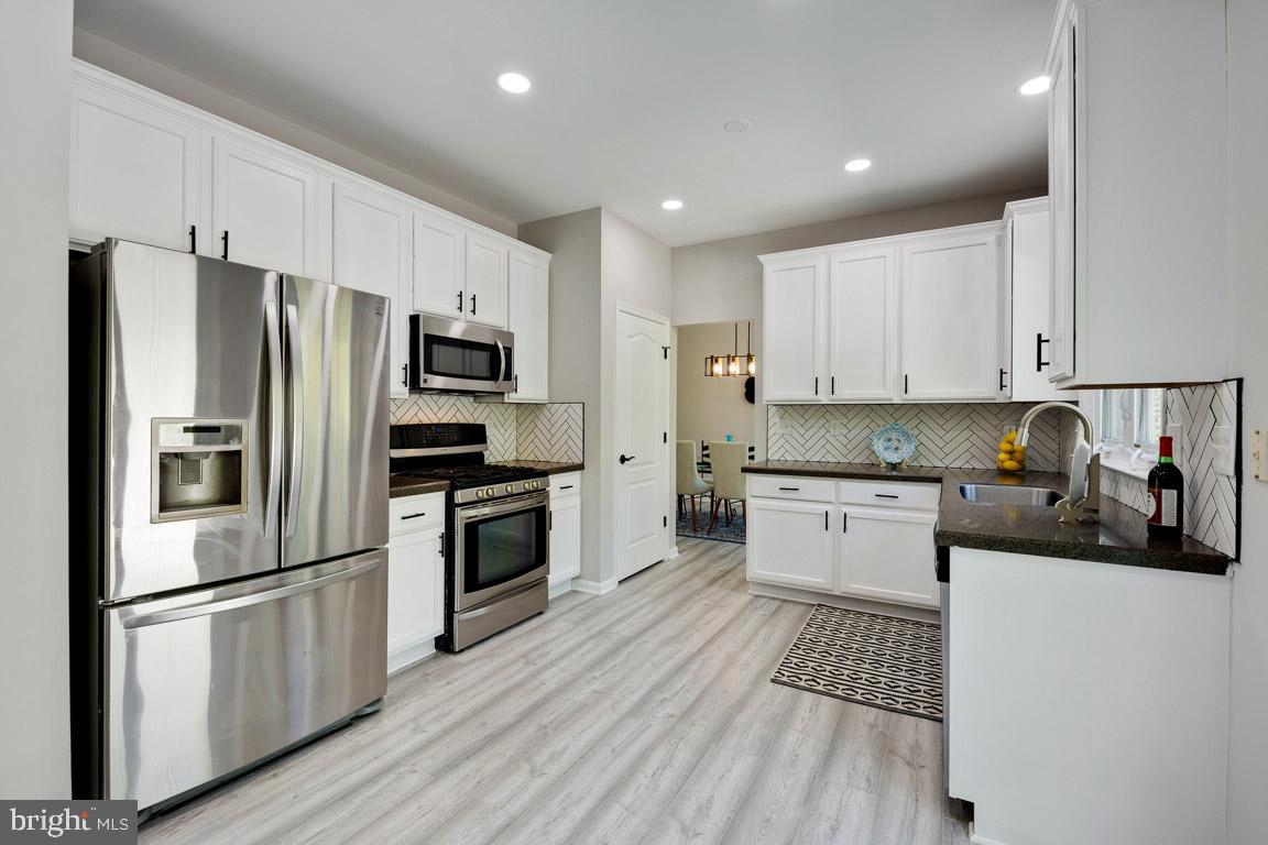 TAYLOR VILLAGE - Residential