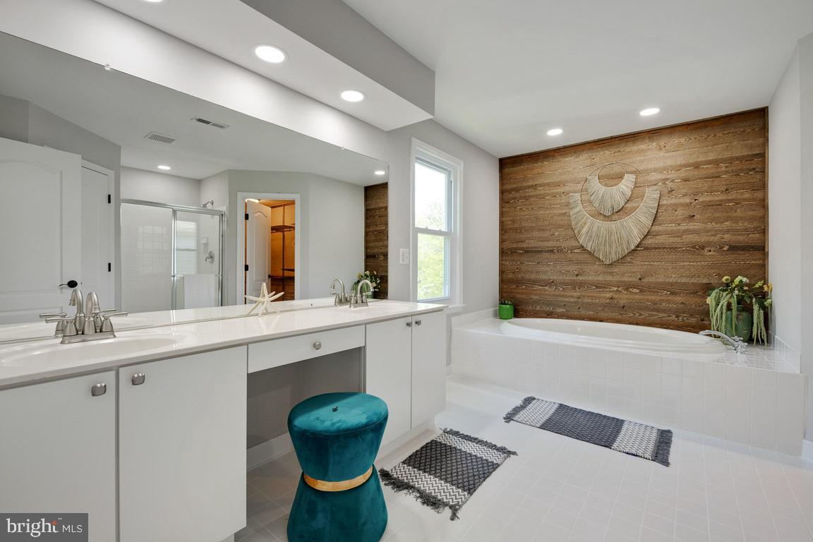 TAYLOR VILLAGE - Residential