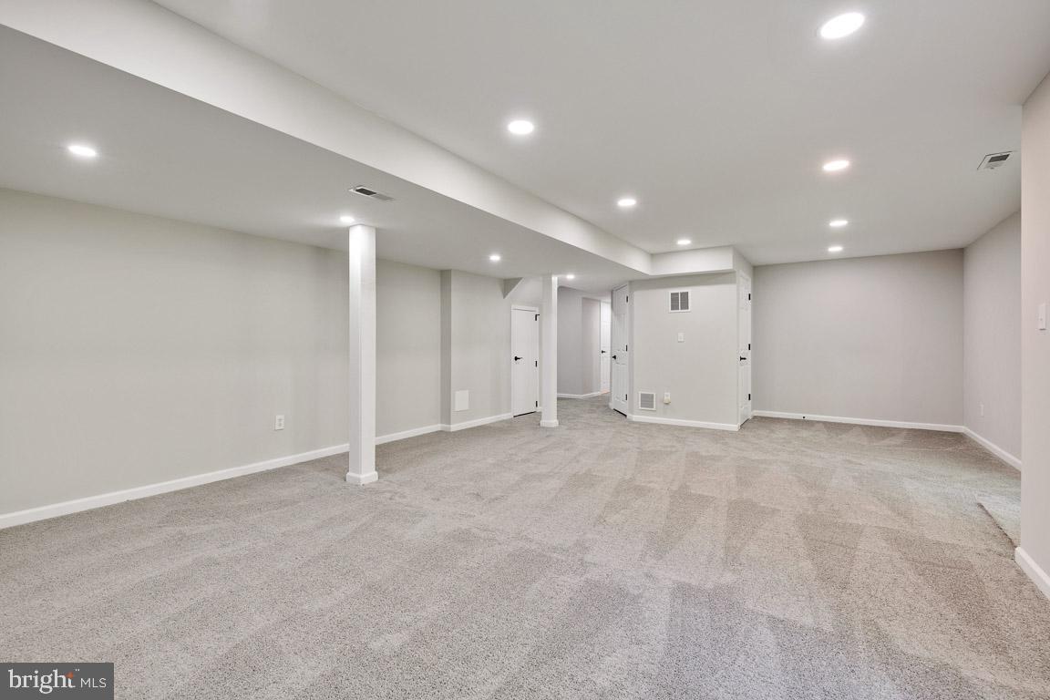 TAYLOR VILLAGE - Residential