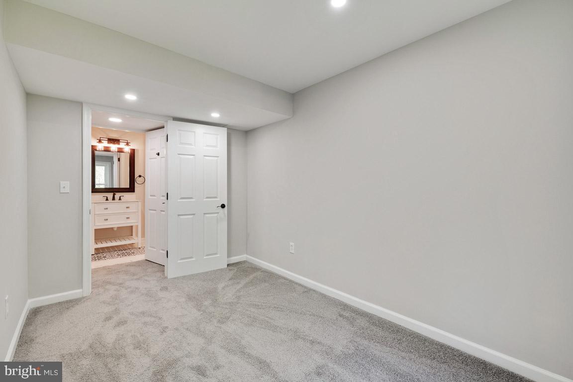 TAYLOR VILLAGE - Residential