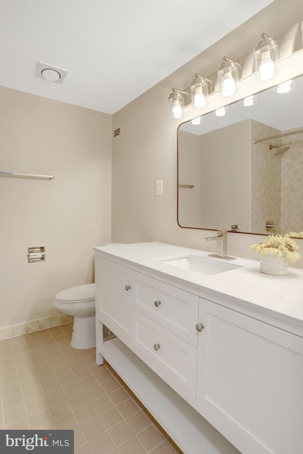 SKYLINE PLAZA - Residential