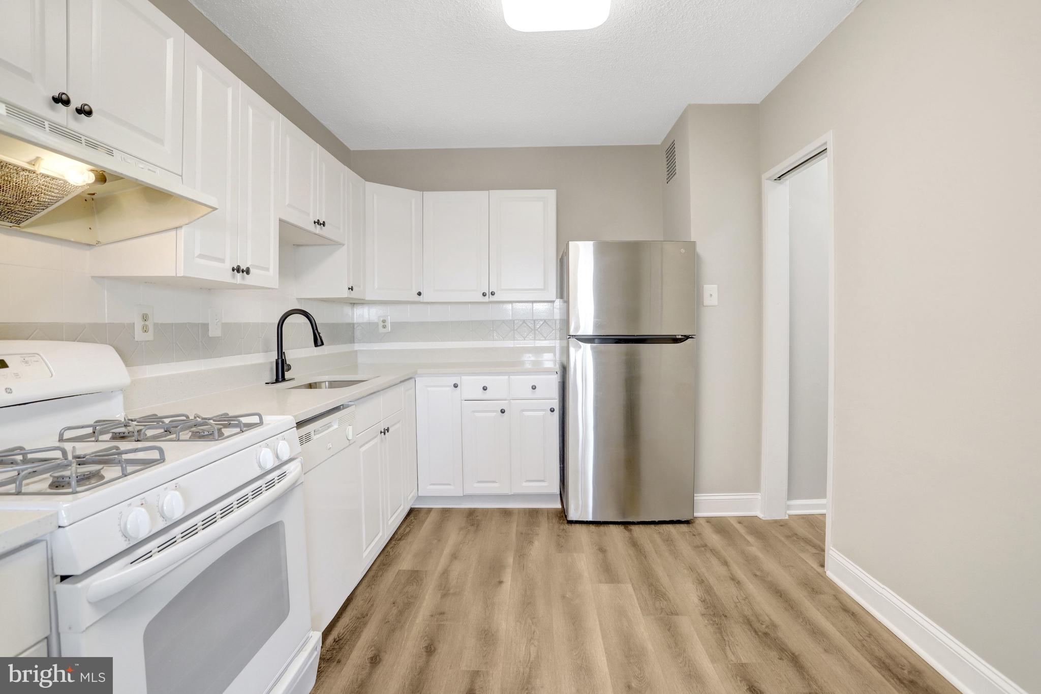 SKYLINE PLAZA - Residential