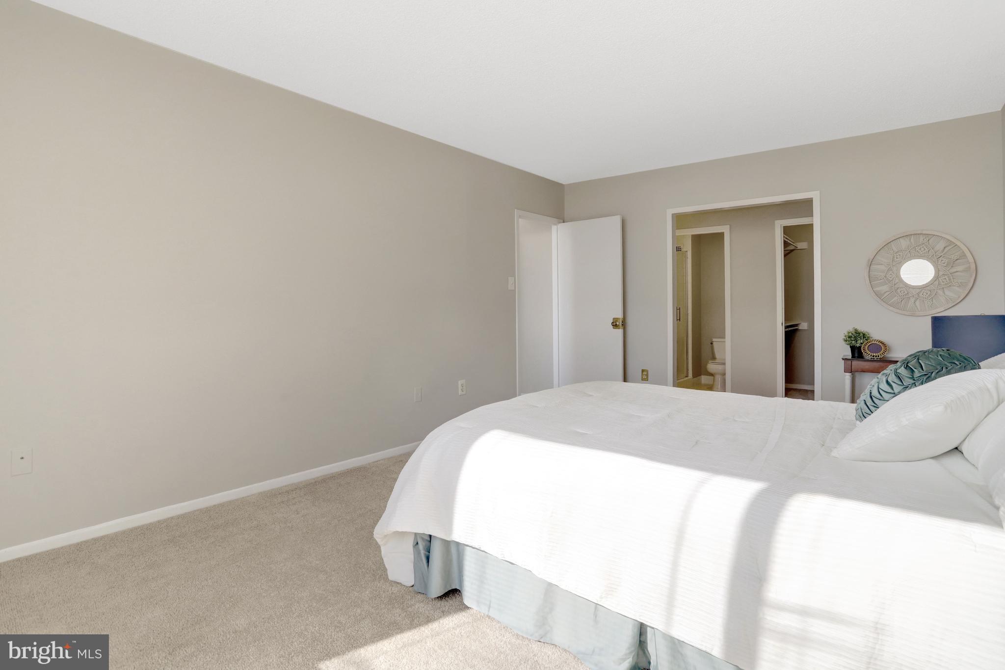 SKYLINE PLAZA - Residential