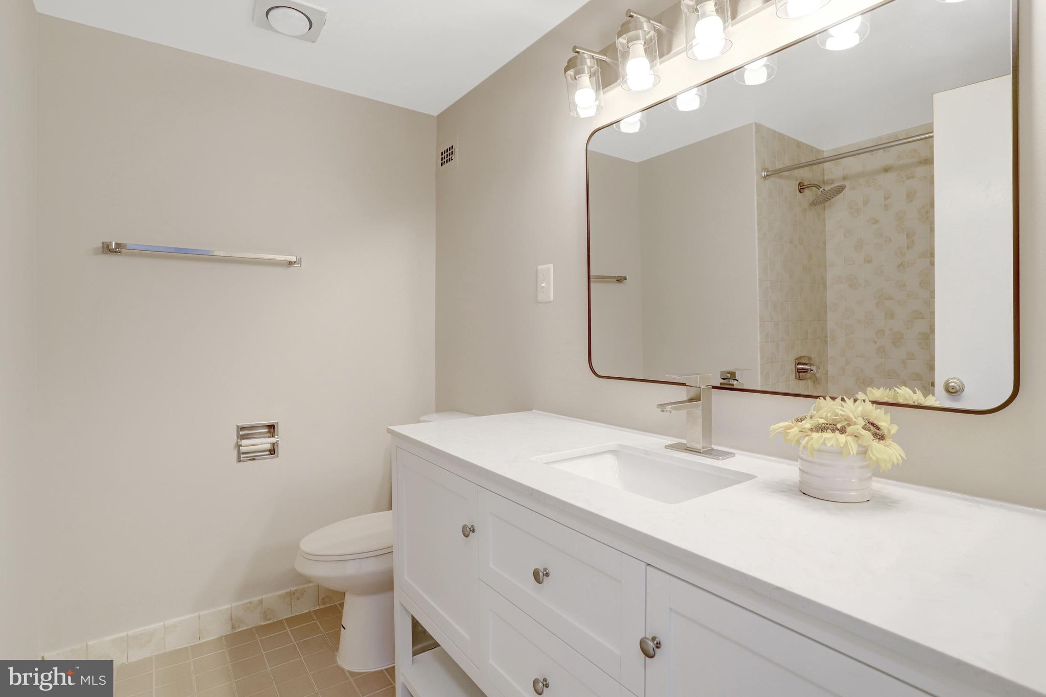 SKYLINE PLAZA - Residential