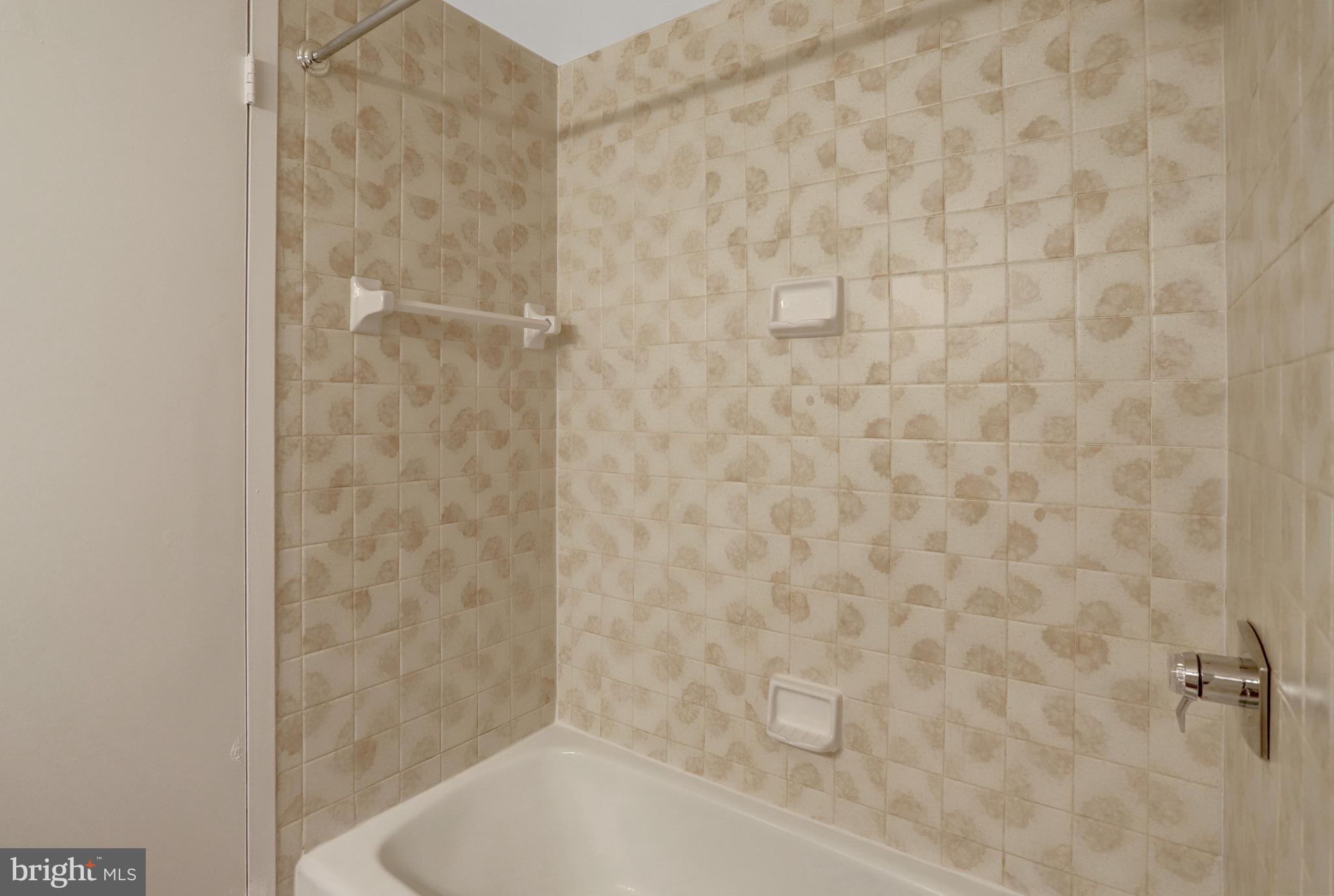 SKYLINE PLAZA - Residential