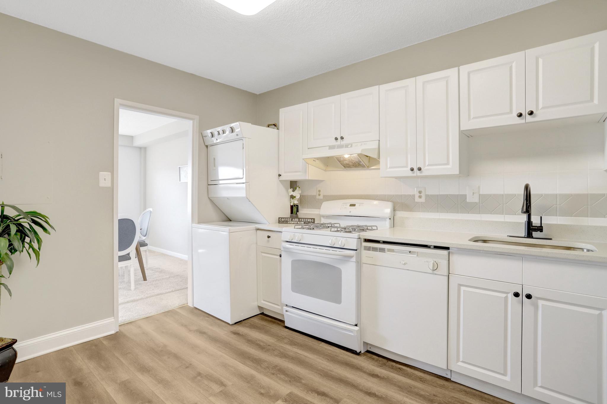 SKYLINE PLAZA - Residential