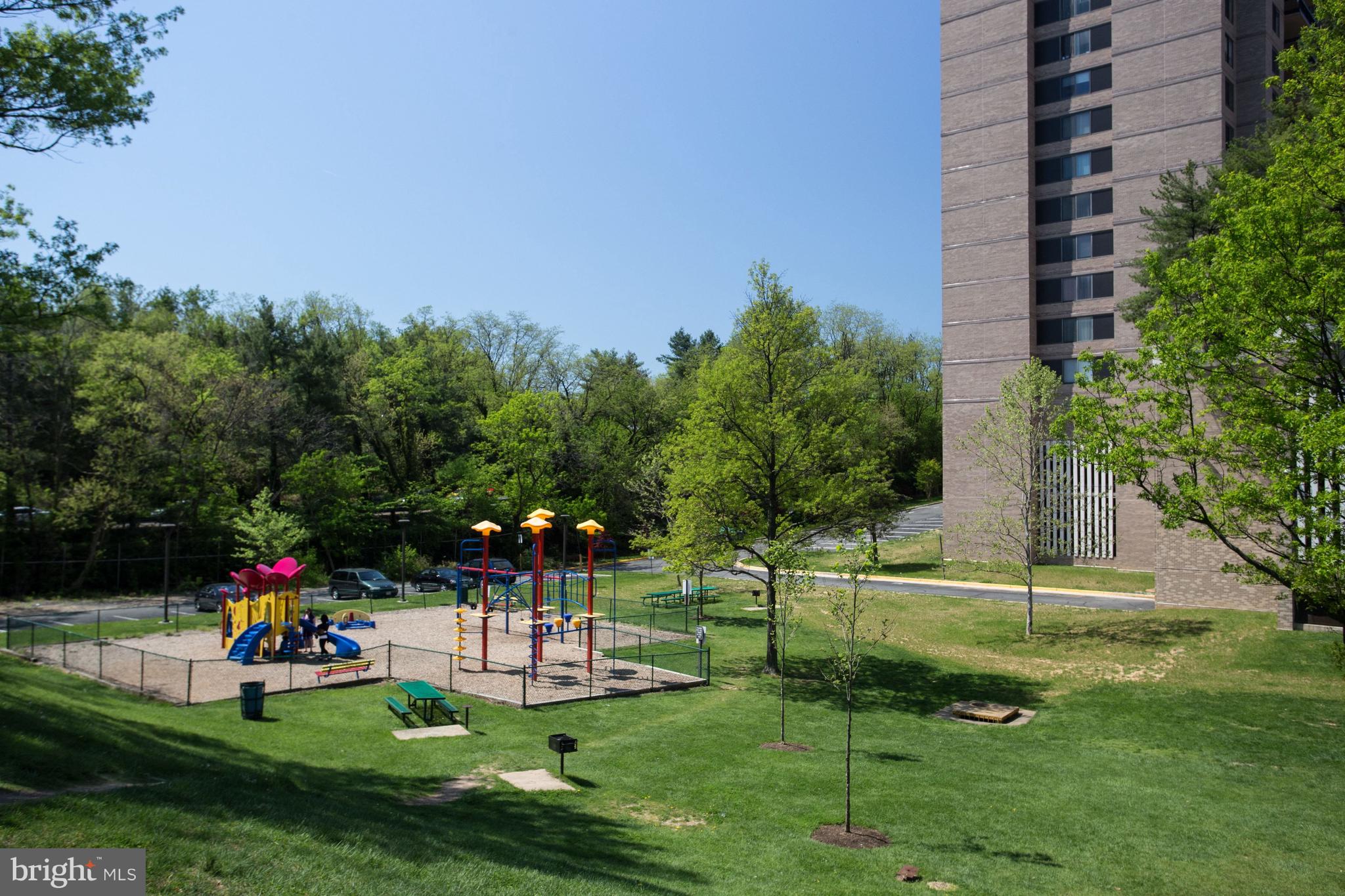 SKYLINE PLAZA - Residential