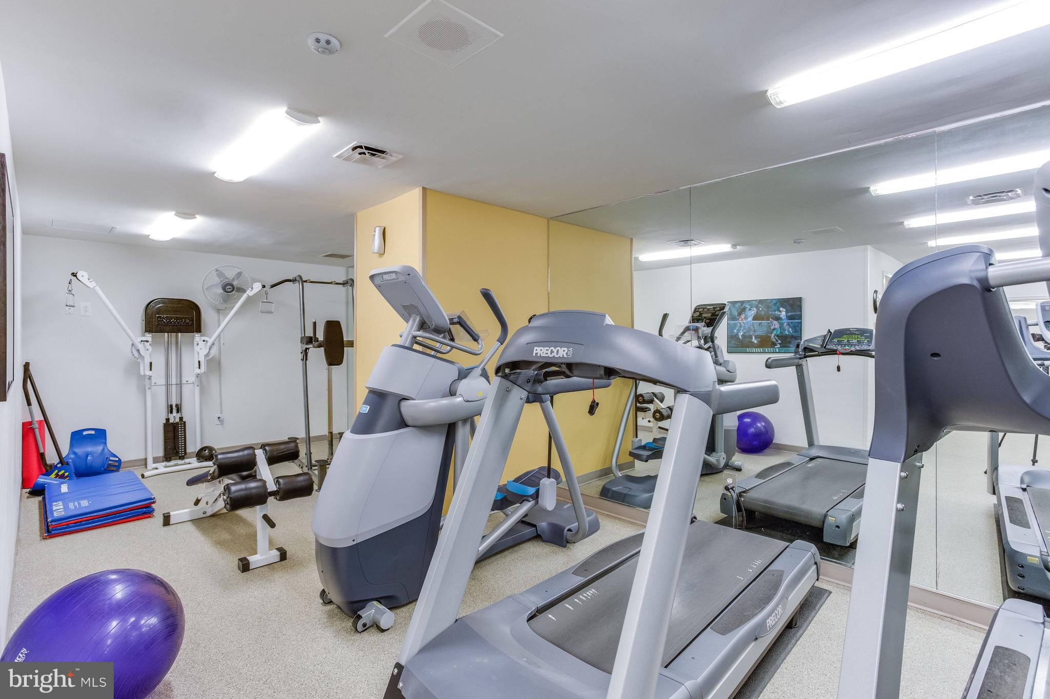 SKYLINE PLAZA - Residential