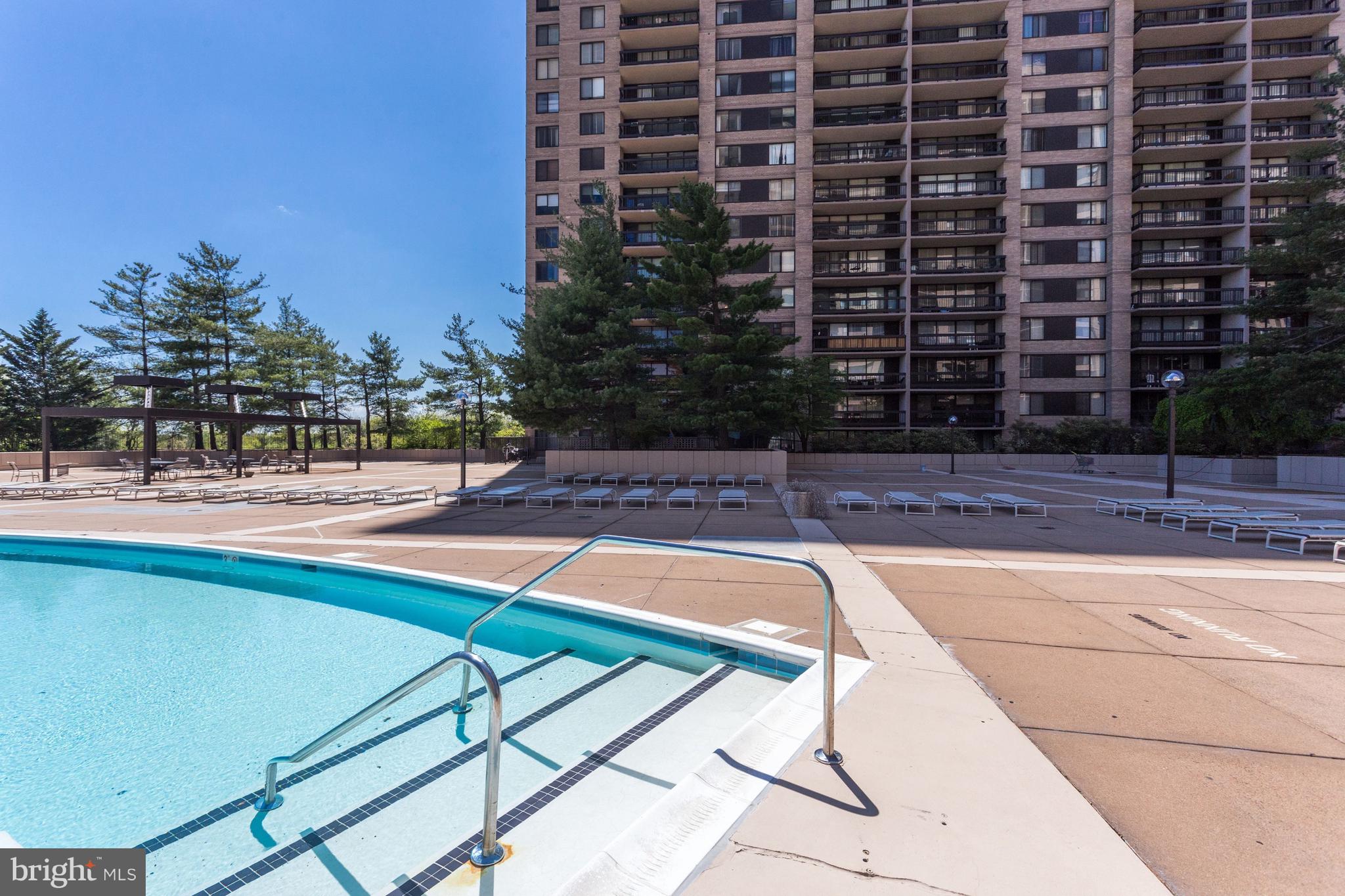 SKYLINE PLAZA - Residential