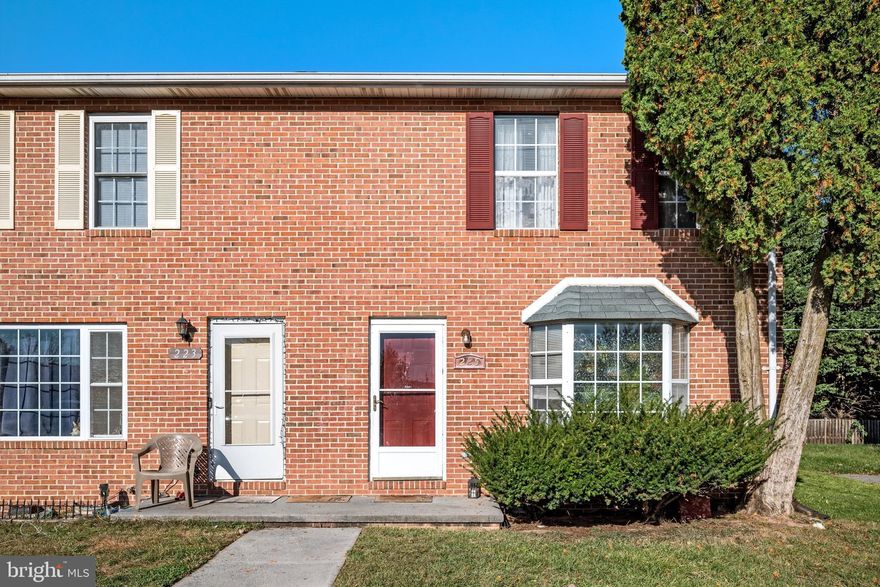 ✨ Charming 3 Bedroom End-Unit Townhome with Fenced Backyard in Stephens City!

Welcome to 225 Nottoway Drive, a beautifully maintained end-unit townhome offering three bedrooms, natural light, and a spacious feel. This inviting residence features a fully fenced backyard, perfect for entertaining, pets, or simply enjoying the outdoors in your own private space.
Step inside to find a bright and open layout with a comfortable living area, a functional kitchen, and a seamless flow to the backyard.

Located with convenient access to commuter routes, shopping, dining, and schools, this home combines comfort and convenience in a prime Stephens City location.
✅ Key Features:
End-unit townhome 
3 Bedrooms
Fully fenced backyard for outdoor enjoyment
Bright and open living spaces
Convenient location near major routes, shopping & dining
Don’t miss your opportunity to make this beautiful end unit your new home. Schedule your private tour today!