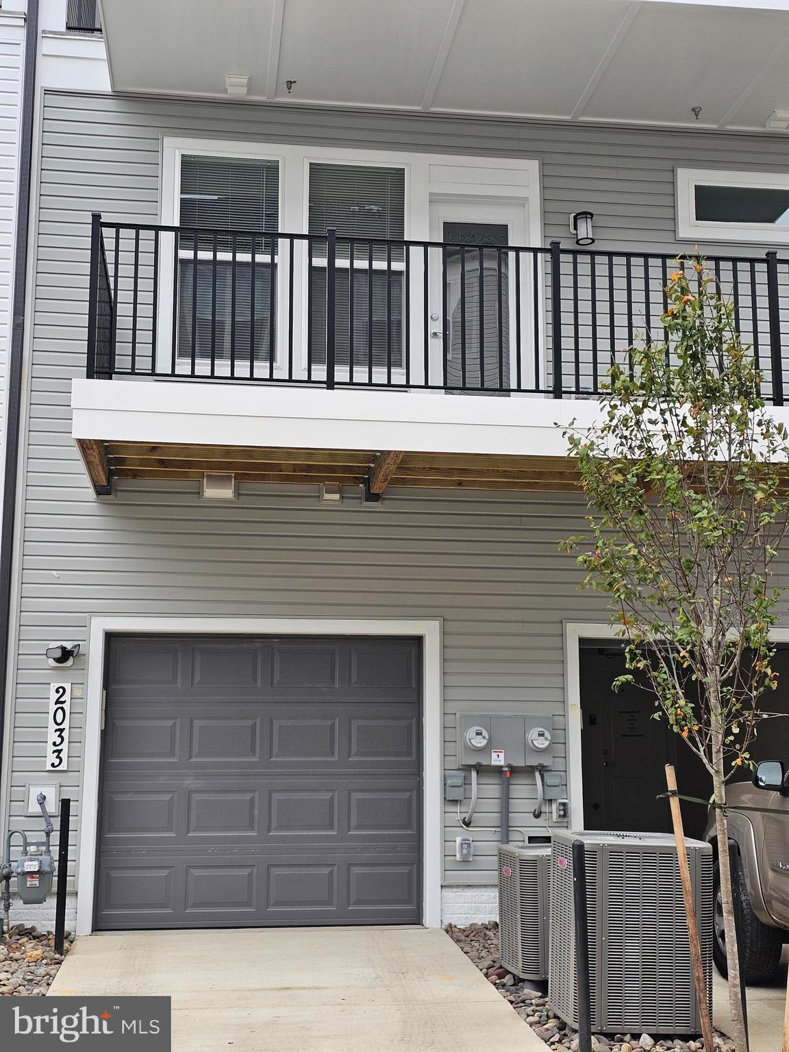 FARMSTEAD DISTRICT - Residential Lease