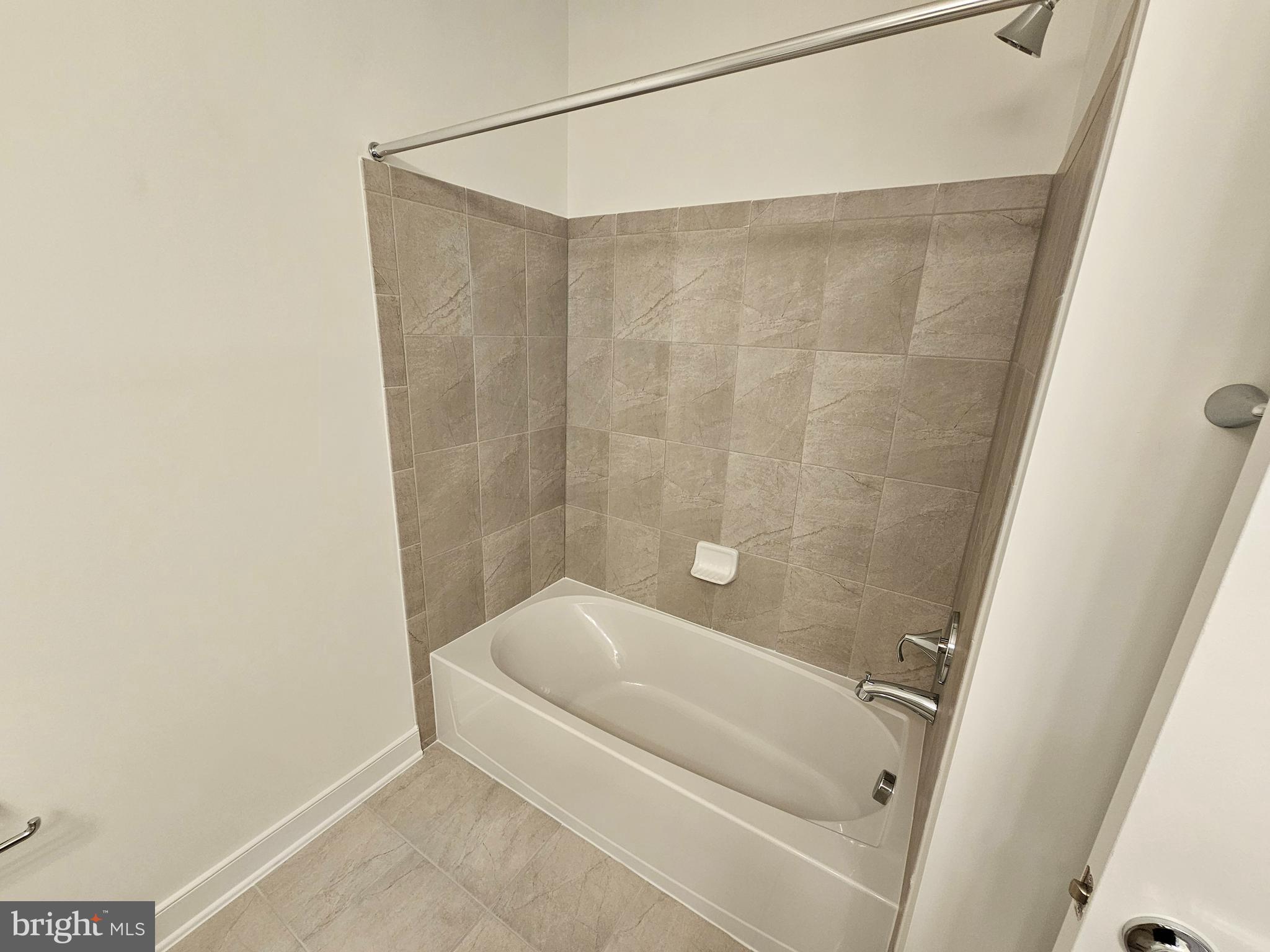 FARMSTEAD DISTRICT - Residential Lease