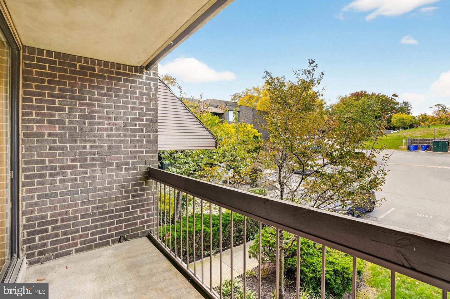 LONG REACH HOUSE CONDOMINIUMS - Residential