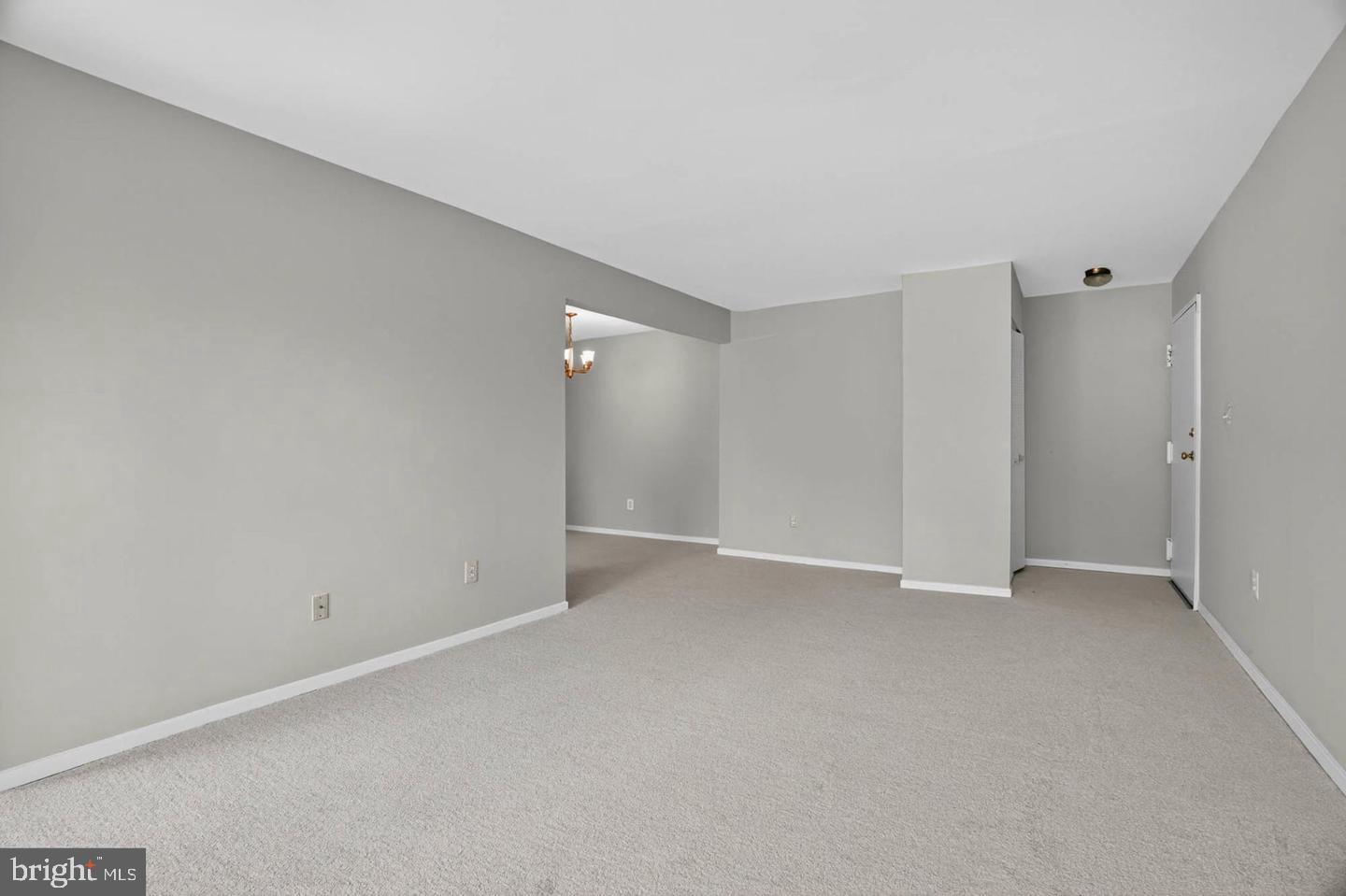 LONG REACH HOUSE CONDOMINIUMS - Residential