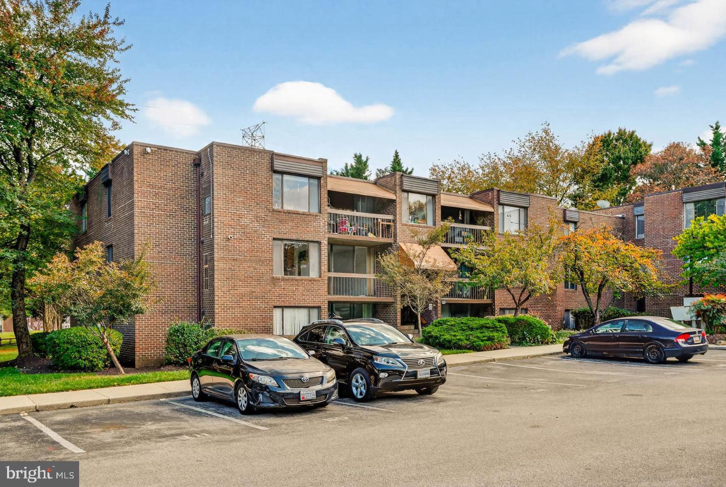 LONG REACH HOUSE CONDOMINIUMS - Residential