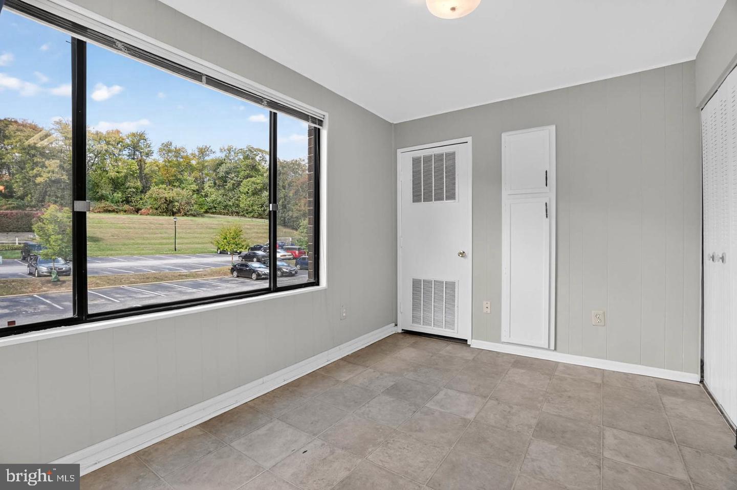 LONG REACH HOUSE CONDOMINIUMS - Residential