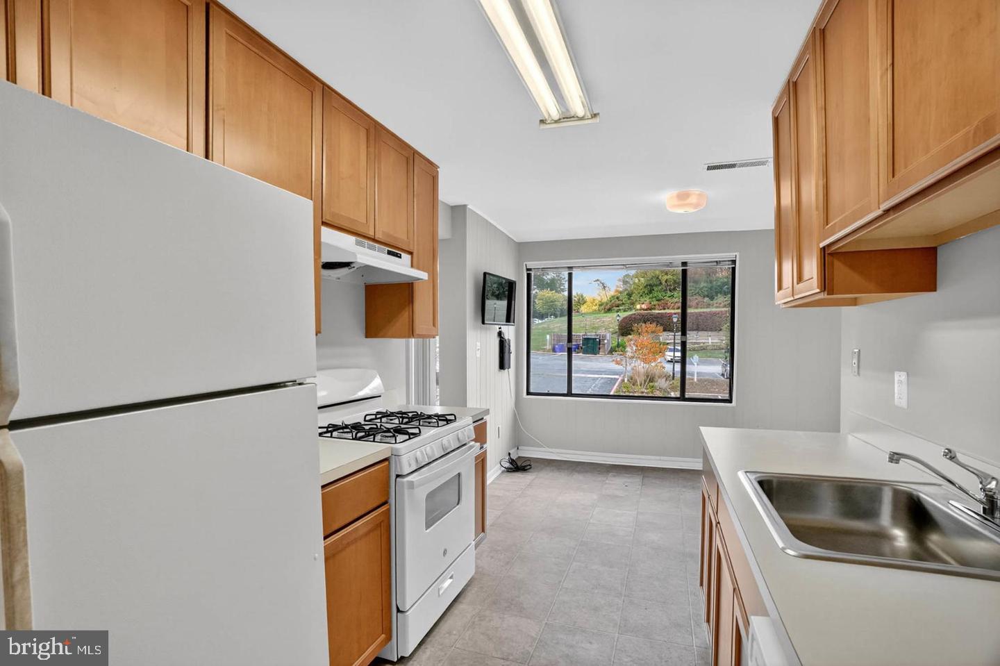 LONG REACH HOUSE CONDOMINIUMS - Residential