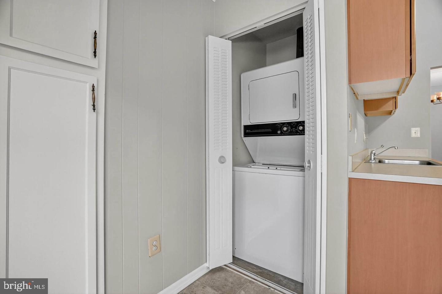 LONG REACH HOUSE CONDOMINIUMS - Residential