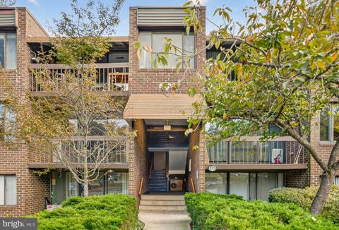 Condo For Sale - 8723 Hayshed Lane #21<br/> Columbiaville, MD 21045