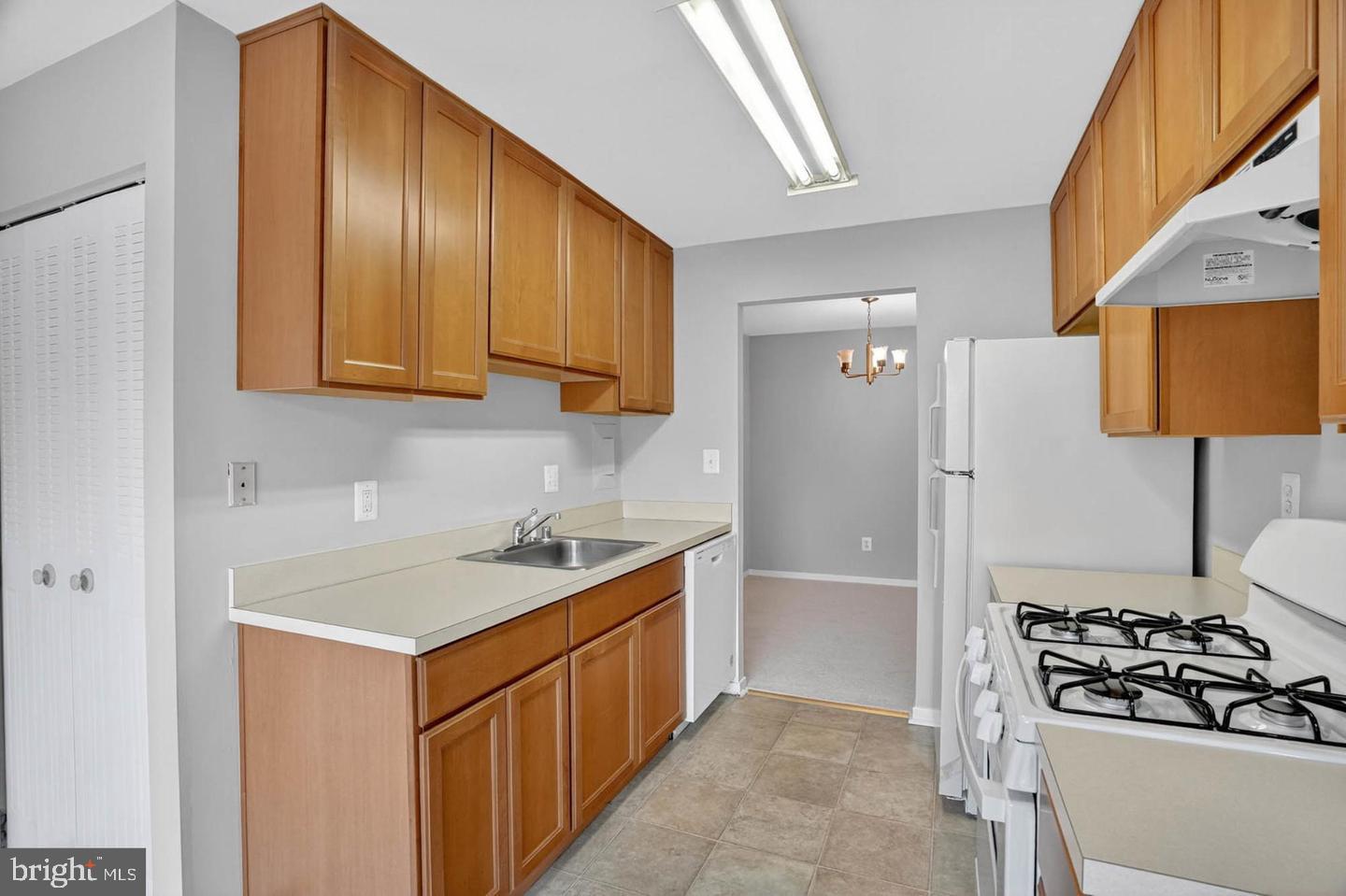 LONG REACH HOUSE CONDOMINIUMS - Residential