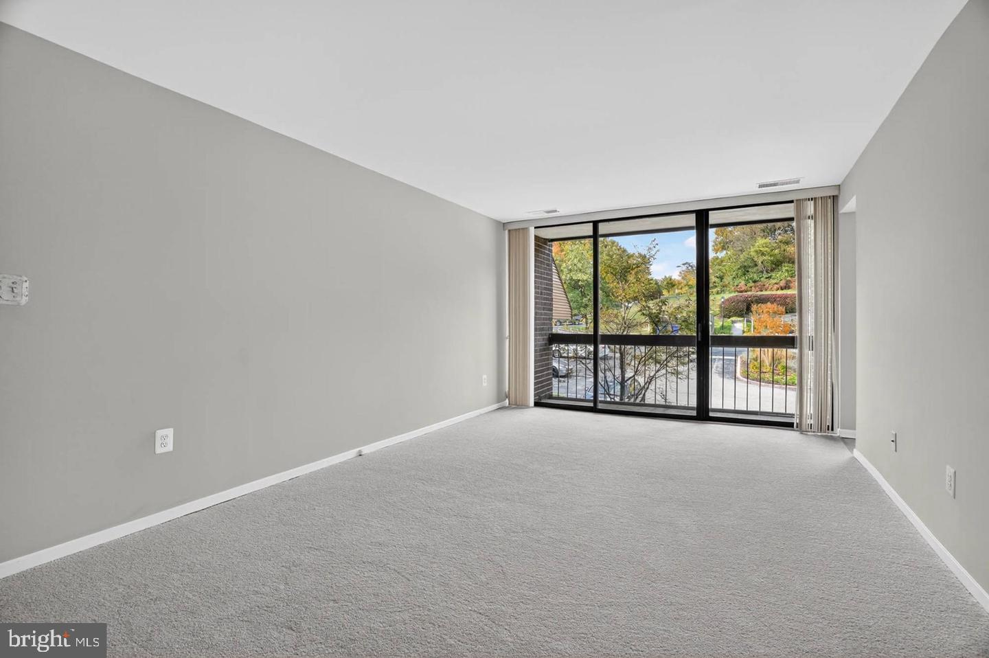 LONG REACH HOUSE CONDOMINIUMS - Residential