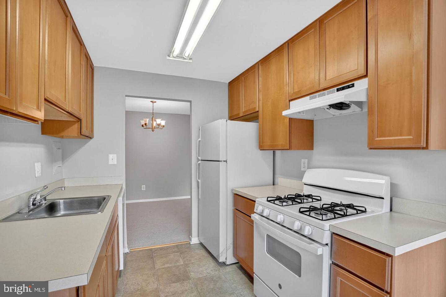 LONG REACH HOUSE CONDOMINIUMS - Residential